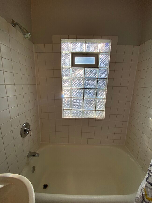 Building Photo - 4247 Cedar Ave S