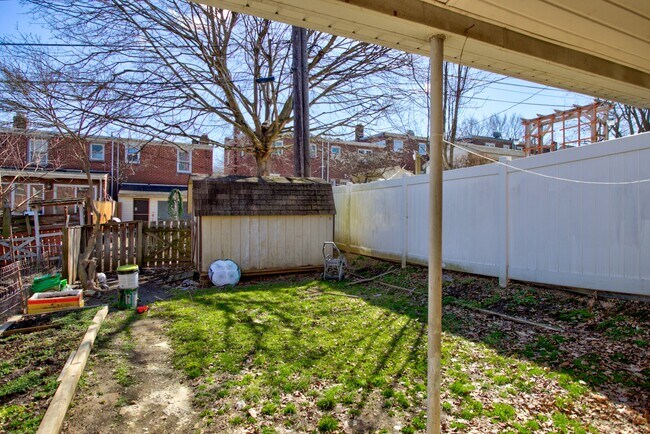 Building Photo - 824 Wabank St