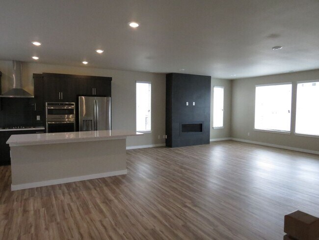 Building Photo - 4Bed/3.5Bath Newer Construction Home in Seattle Otani Gardens Development!