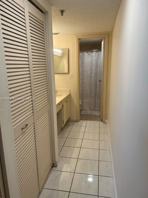 Building Photo - 2625 Collins Ave