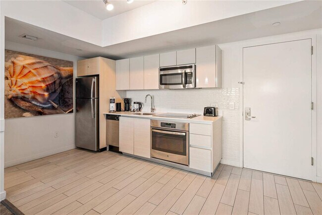 Building Photo - 2602 E Hallandale Beach Blvd