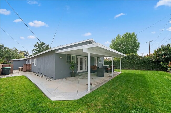 Building Photo - 329 E Everett Pl