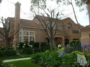 Building Photo - Lovely California Lighthouse Townhome.