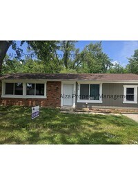 Building Photo - 828 Poplar Ln
