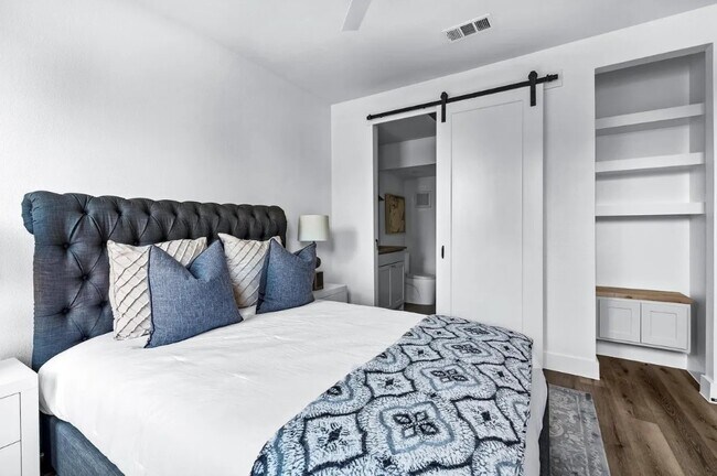 Building Photo - 183 S Prairie Ave