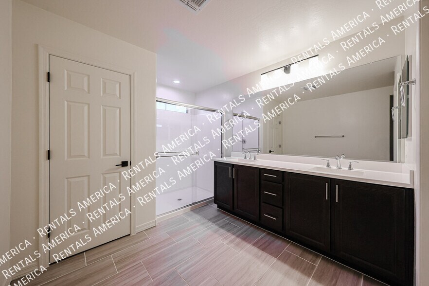 Building Photo - 4215 S 58th Ln