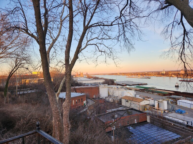 Building Photo - 4564 Ohio Ave