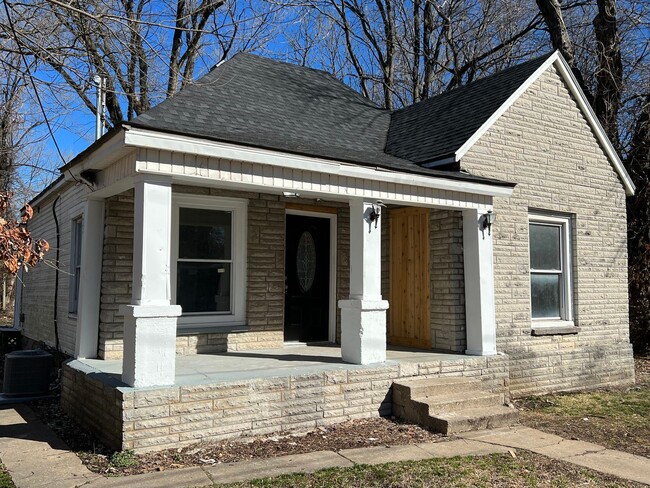 Primary Photo - Recently Remodeled 2 bedroom 2 full bathro...