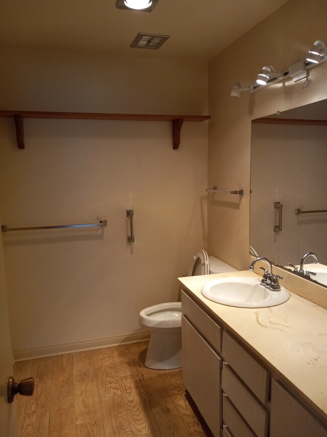 Building Photo - 6665 Mission Gorge Rd