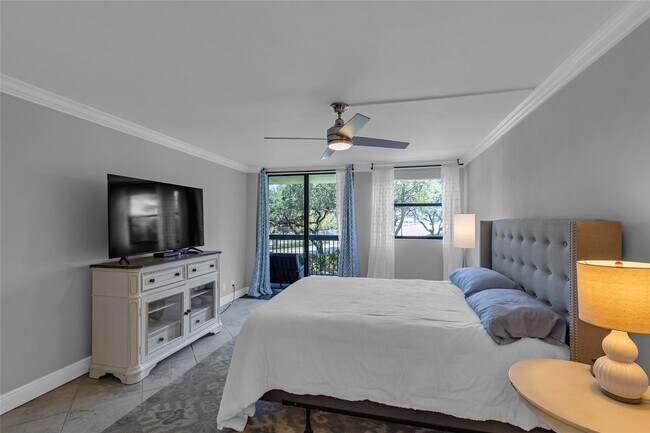 Building Photo - 2900 NE 14th Street Causeway