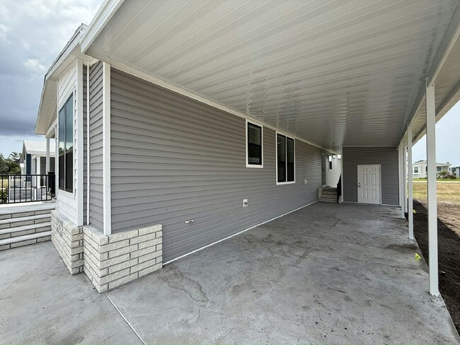 Building Photo - 3638 Vine Trl