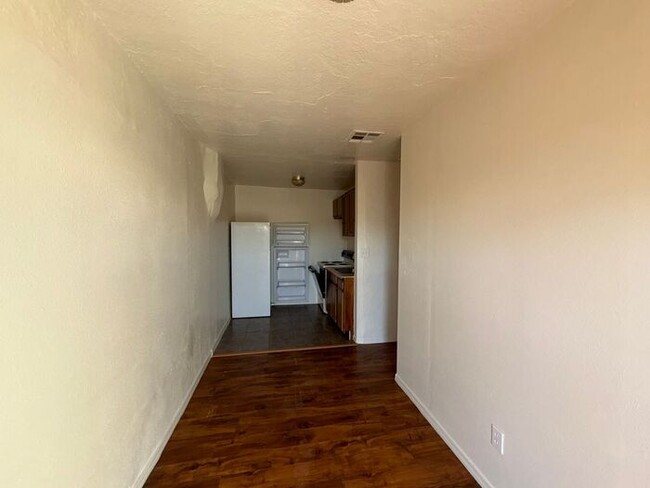 Building Photo - 8 Minutes from Downtown Phoenix!