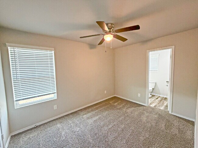 Building Photo - 135 Damon Dv