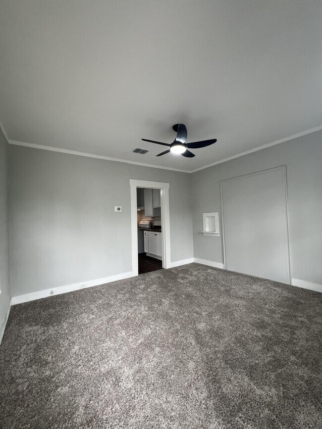 Building Photo - 126-126 Wiggins Pl