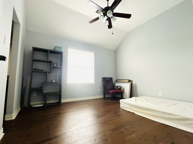 Building Photo - 14303 Tasmania Ct