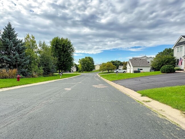 Building Photo - 1839 Valley Ridge Trail S