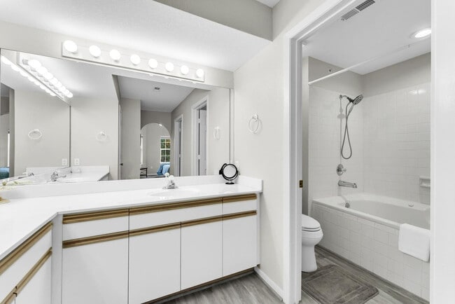 Building Photo - 155 W Rockford Dr