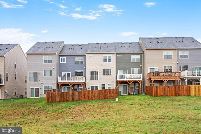 Building Photo - 2323 Champions Wy