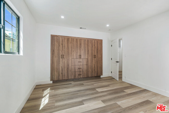 Building Photo - 130 Le Doux Rd