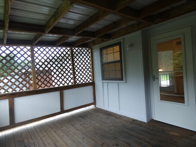 Building Photo - 5901 Creek View Dr