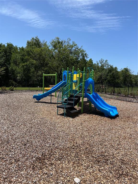 Building Photo - 2626 Skyline Lp