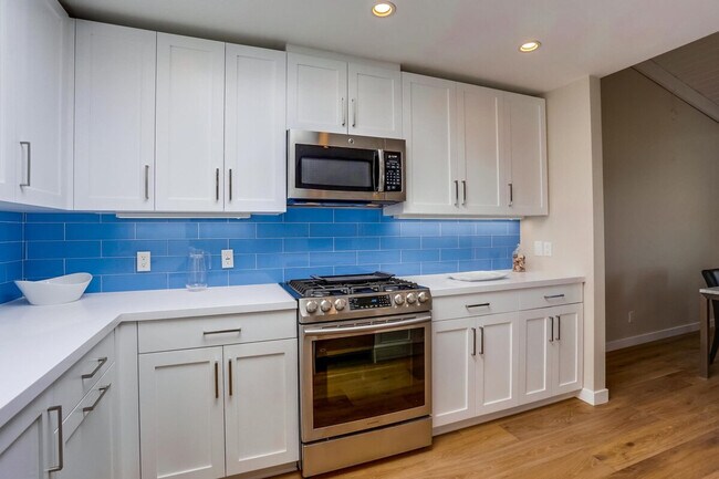 Building Photo - 450 S Sierra Ave