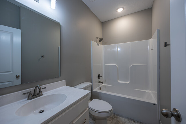 Hall bath - 1203 William Pl