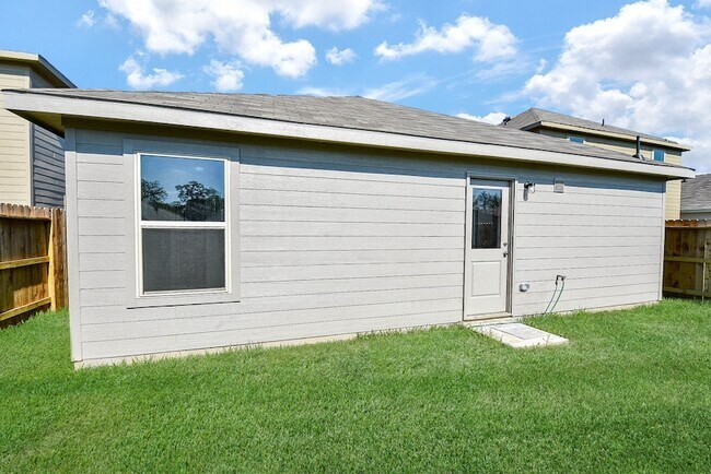 Building Photo - 1542 San Sebastien Dr