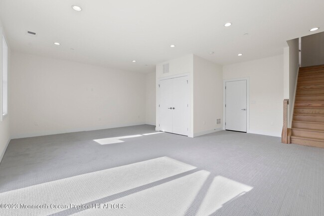 Building Photo - 3 Valiant Ct