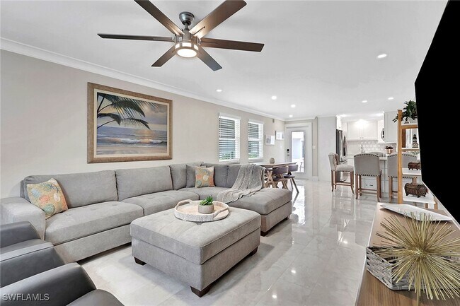 Building Photo - 642 12th Ave S