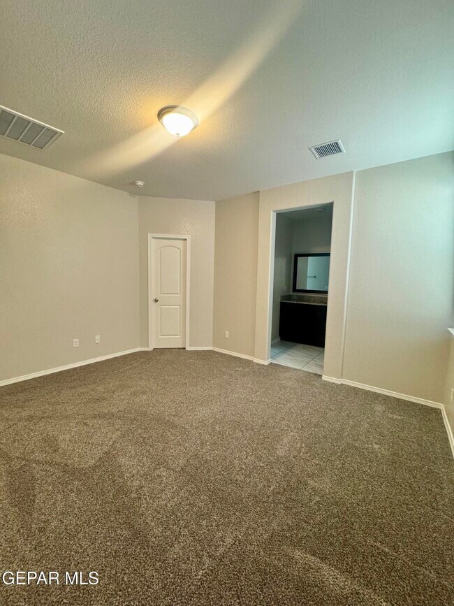 Building Photo - 15129 Resolve Dr