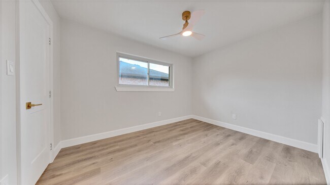 Building Photo - 2407 Bradford Dr