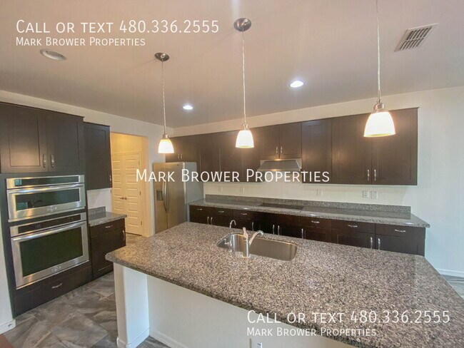 Building Photo - 3842 E Alfalfa Dr