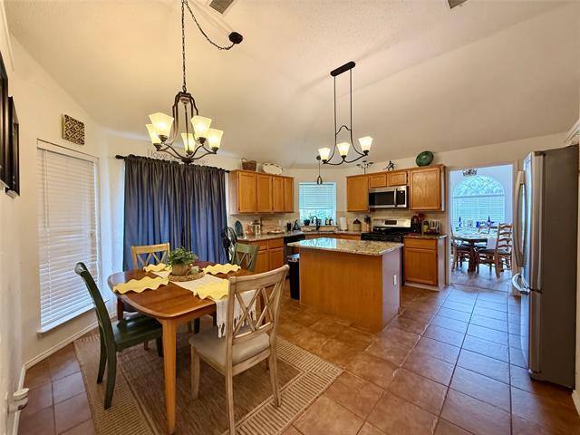 Building Photo - 1658 Glenmore Dr