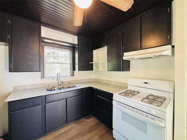 Building Photo - 2762 Beverly Hills Dr