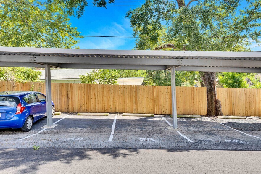 Building Photo - 2200 Dickson Dr