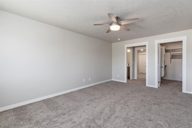 Building Photo - ? MOVE IN SPECIAL! ? $99.00 1st month rent...