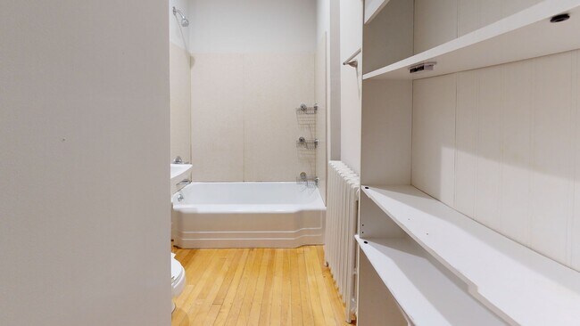 Building Photo - 629 6th St SE