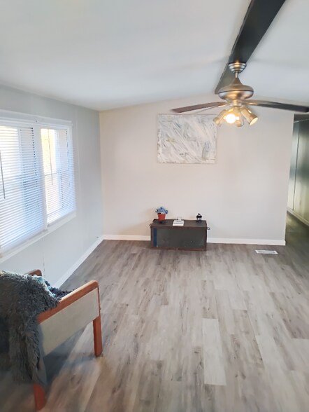 Building Photo - 1100 W Locust St