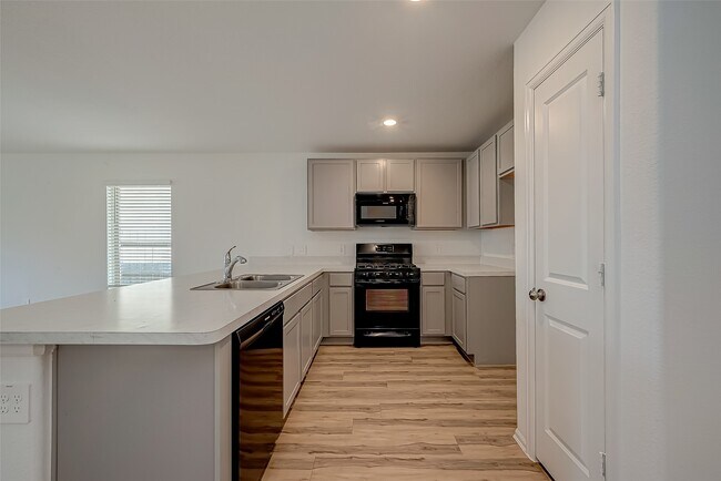 Building Photo - 18111 Robin Creek Dr
