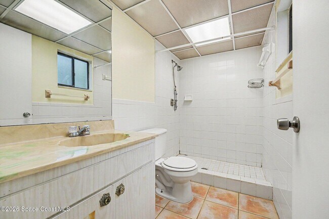 Building Photo - 2106 Tarrytown Ln NE