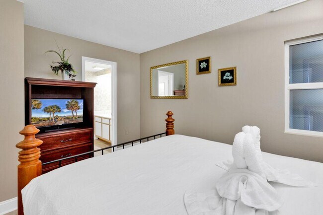 Building Photo - 1700 N Ocean Blvd