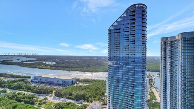 Building Photo - 15701 Collins Ave