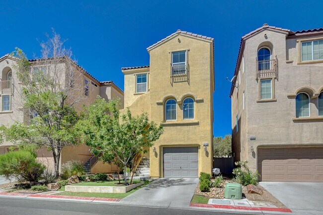 Building Photo - Stylish Tri-Level Home/Tandem Garage in Henderson