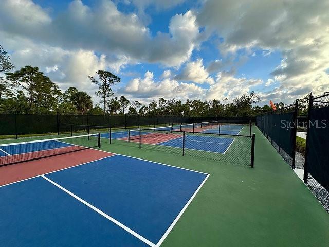 Building Photo - 12140 Wellen Golf St