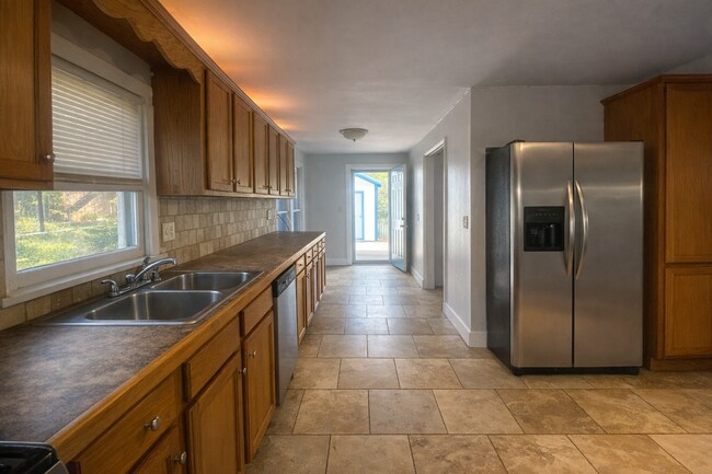 Building Photo - 832 S Bois D Arc Ave