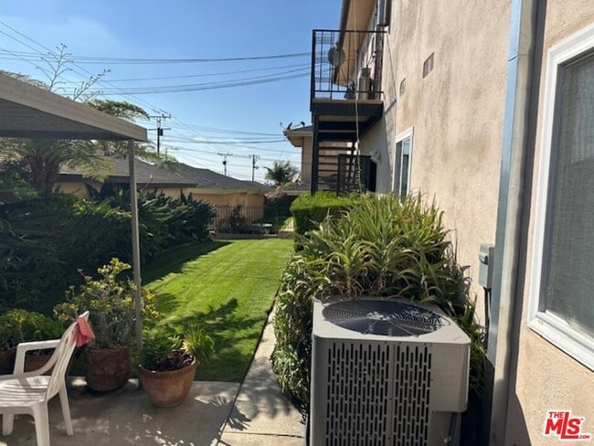 Building Photo - 5128 W Slauson Ave