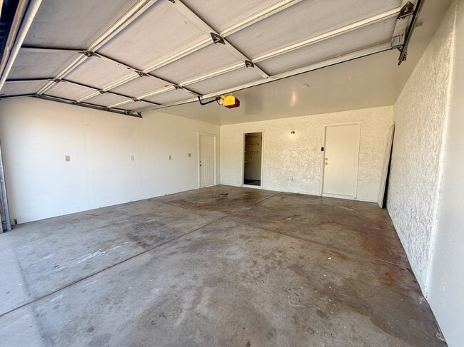 Building Photo - 5321 W Sierra St
