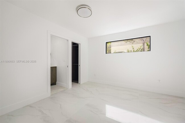 Building Photo - 3640 SW 13th St