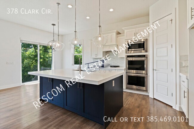 Building Photo - 378 Clark Cir